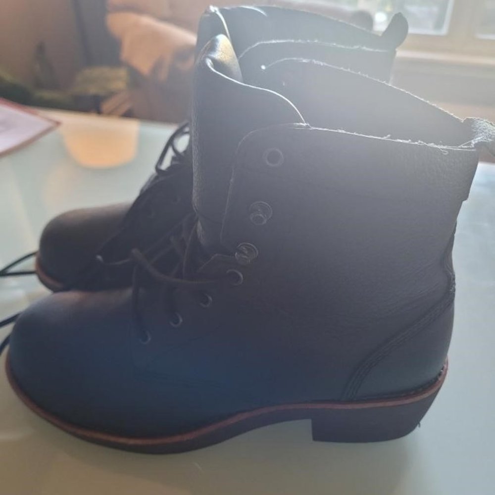 WORX by Red Wing Woman size 7 black leather lace up boot safety combat steel toe